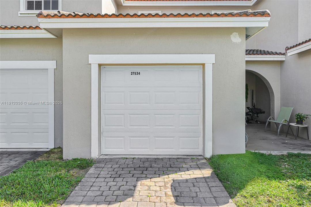 For Sale: $339,900 (2 beds, 2 baths, 1408 Square Feet)