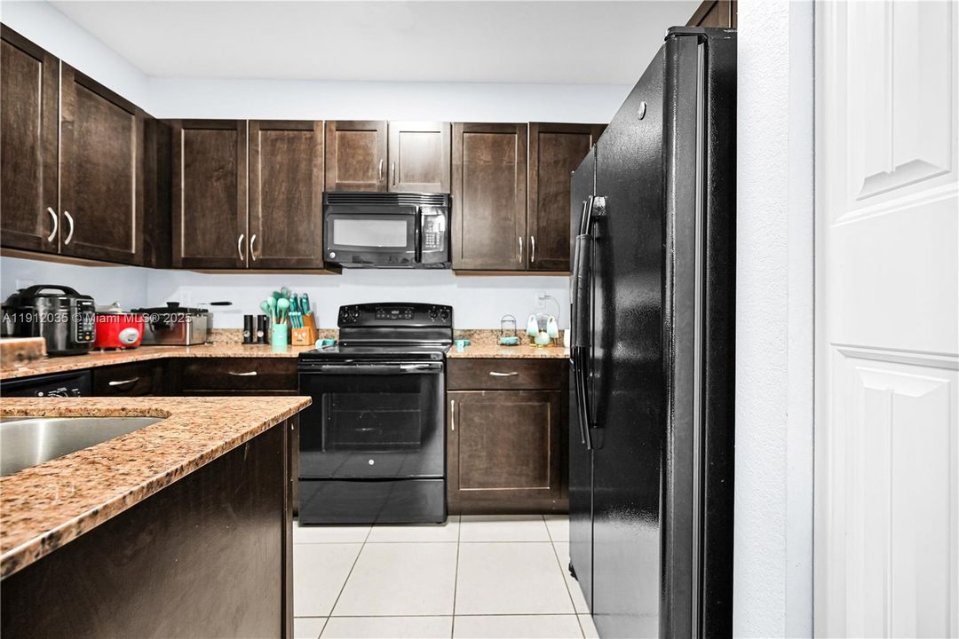 For Sale: $339,900 (2 beds, 2 baths, 1408 Square Feet)
