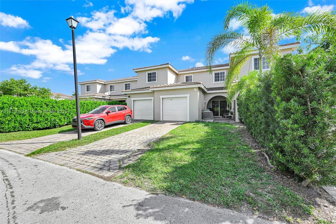 For Sale: $339,900 (2 beds, 2 baths, 1408 Square Feet)