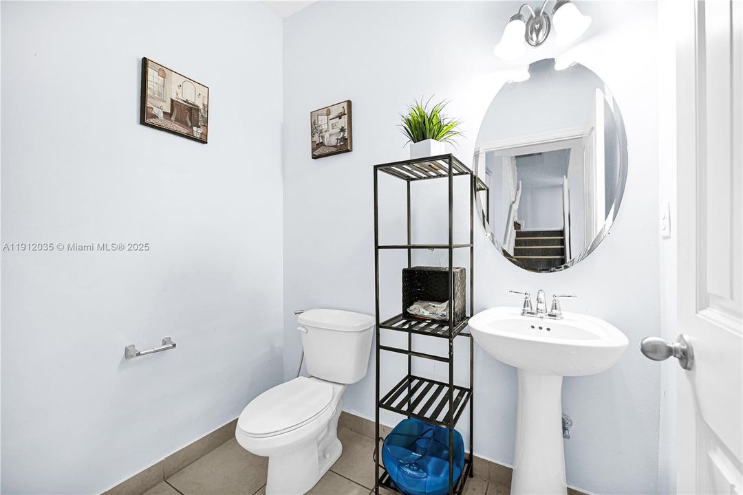 For Sale: $339,900 (2 beds, 2 baths, 1408 Square Feet)