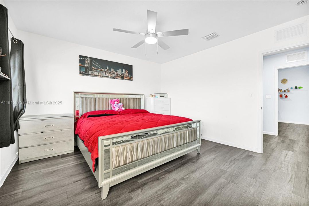 For Sale: $339,900 (2 beds, 2 baths, 1408 Square Feet)