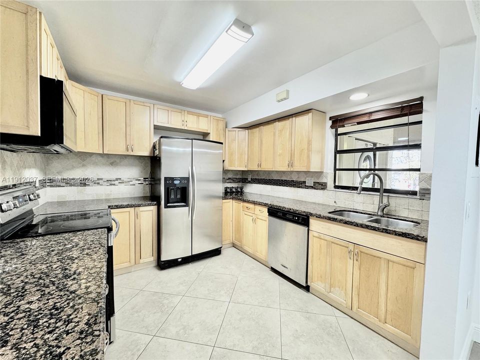 В аренду: $2,350 (2 спален, 2 ванн, 1080 Квадратных фут)