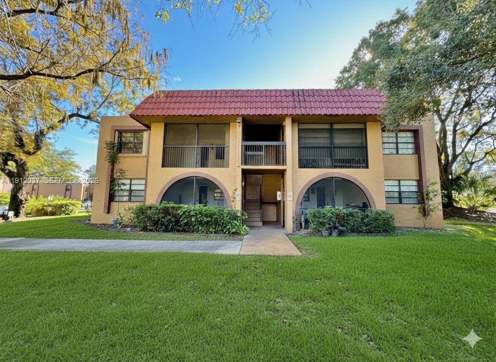 Activo con contrato: $2,270 (2 camas, 2 baños, 1080 Pies cuadrados)