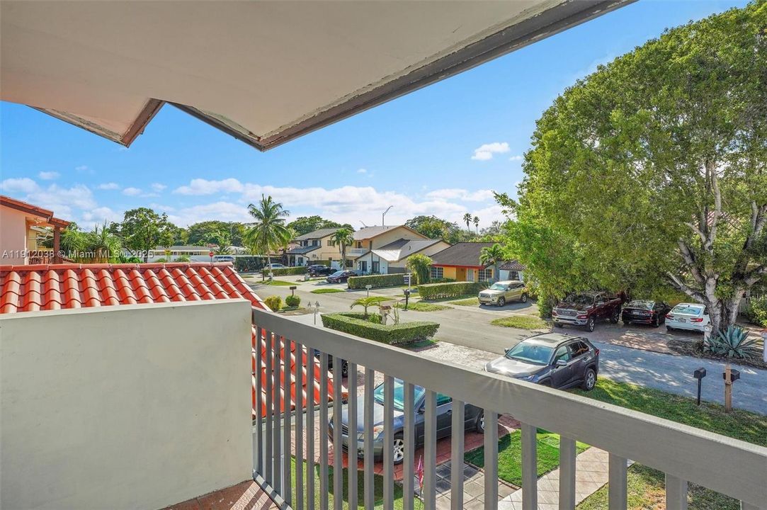 Под контрактом: $560,000 (3 спален, 2 ванн, 1800 Квадратных фут)