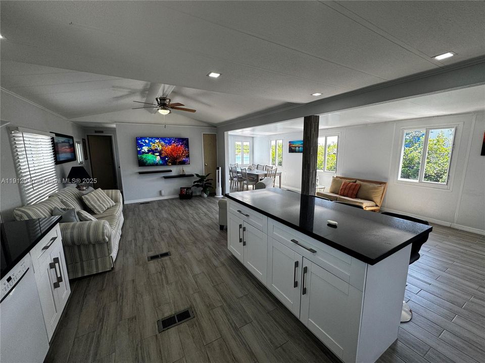 For Rent: $6,000 (3 beds, 3 baths, 1300 Square Feet)