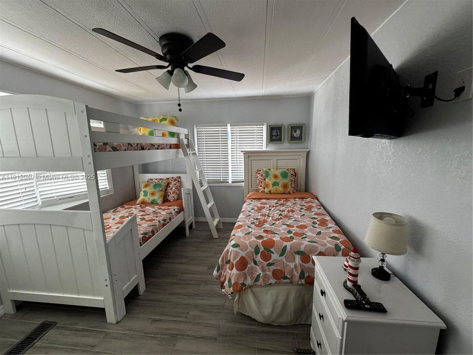 For Rent: $6,000 (3 beds, 3 baths, 1300 Square Feet)