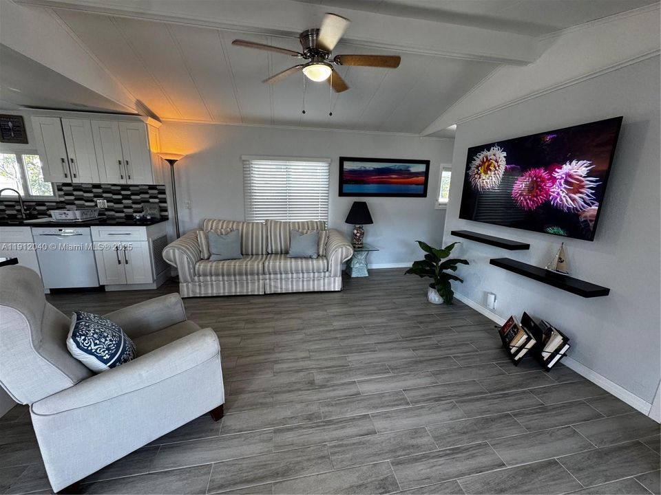 For Rent: $6,000 (3 beds, 3 baths, 1300 Square Feet)