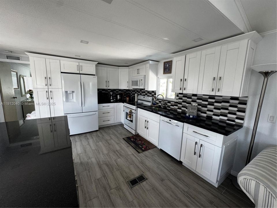 For Rent: $6,000 (3 beds, 3 baths, 1300 Square Feet)