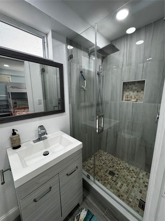 For Rent: $6,000 (3 beds, 3 baths, 1300 Square Feet)