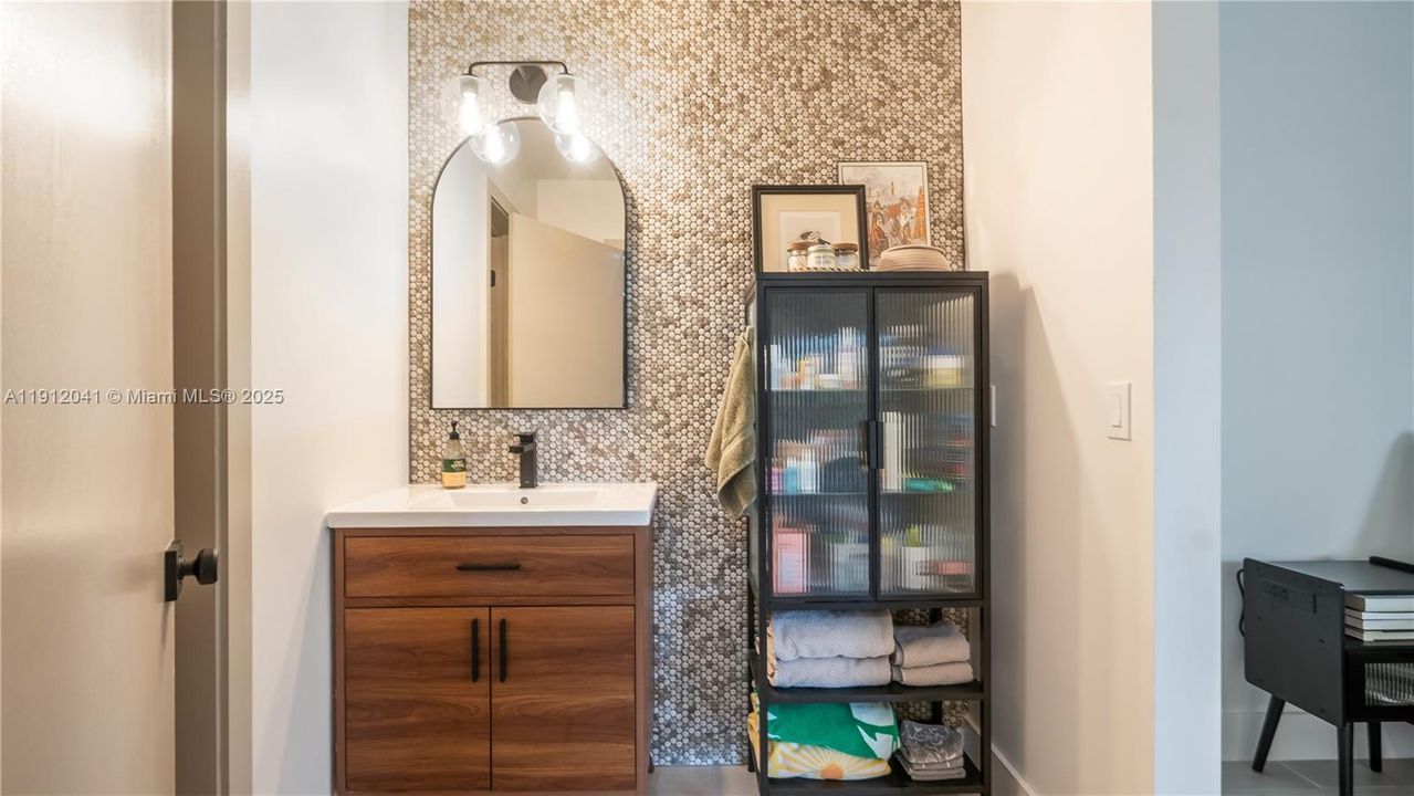 For Sale: $270,000 (2 beds, 2 baths, 1100 Square Feet)