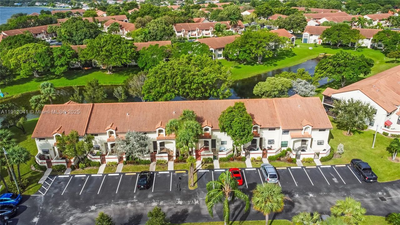 For Sale: $270,000 (2 beds, 2 baths, 1100 Square Feet)