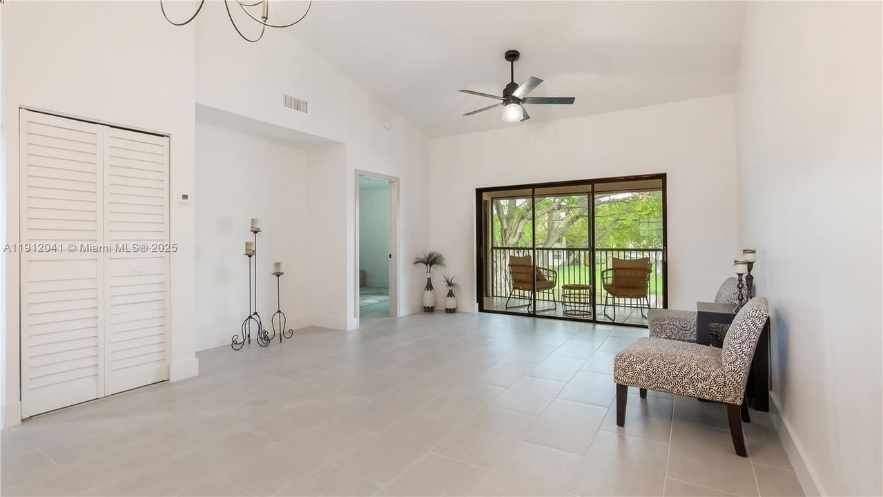 For Sale: $270,000 (2 beds, 2 baths, 1100 Square Feet)