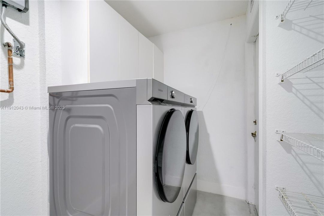 Activo con contrato: $5,000 (4 camas, 3 baños, 2104 Pies cuadrados)