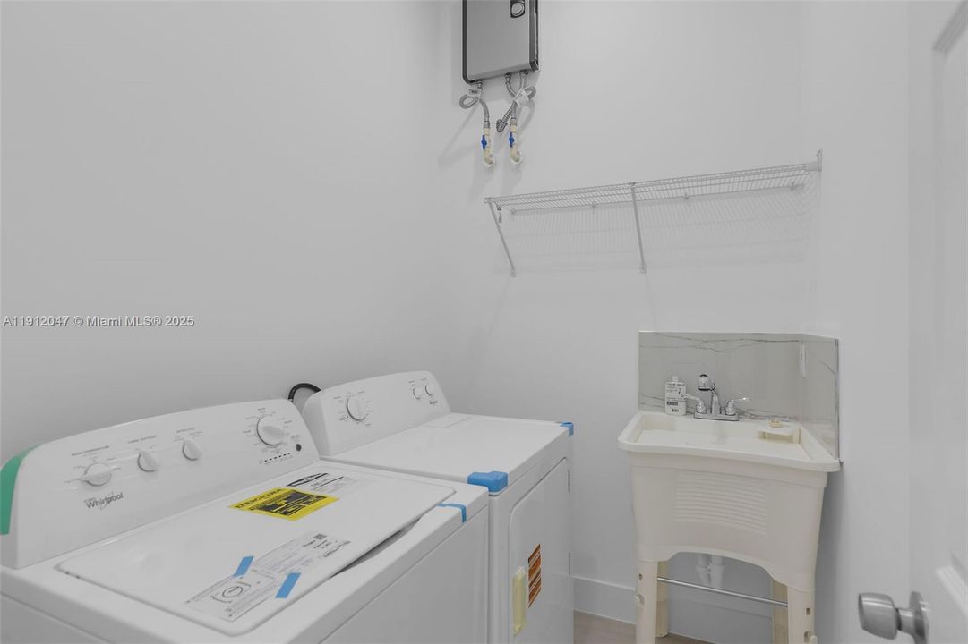 En Venta: $1,049,000 (3 camas, 2 baños, 1448 Pies cuadrados)