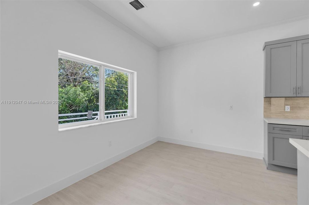 En Venta: $1,049,000 (3 camas, 2 baños, 1448 Pies cuadrados)