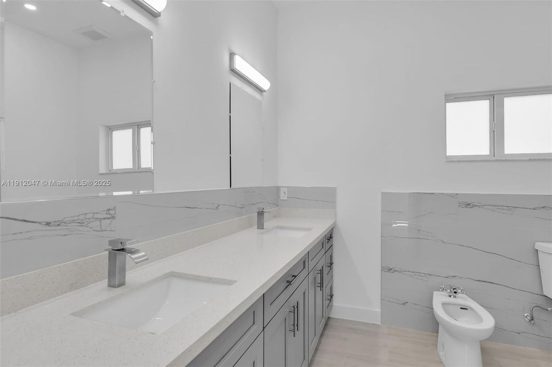 En Venta: $1,049,000 (3 camas, 2 baños, 1448 Pies cuadrados)