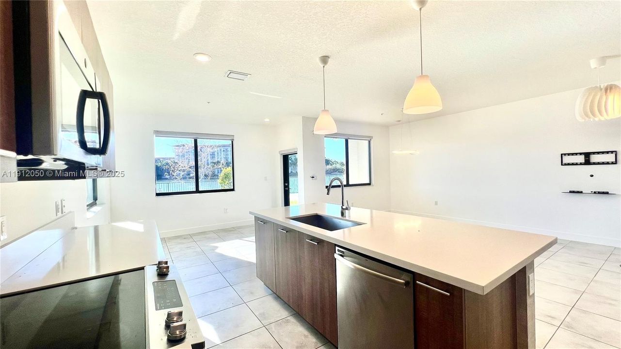 For Rent: $3,700 (3 beds, 2 baths, 1431 Square Feet)