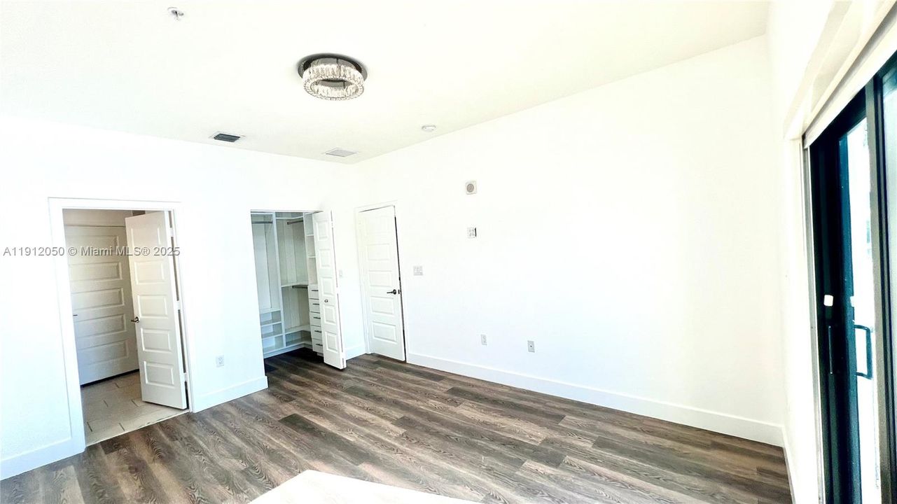 For Rent: $3,700 (3 beds, 2 baths, 1431 Square Feet)