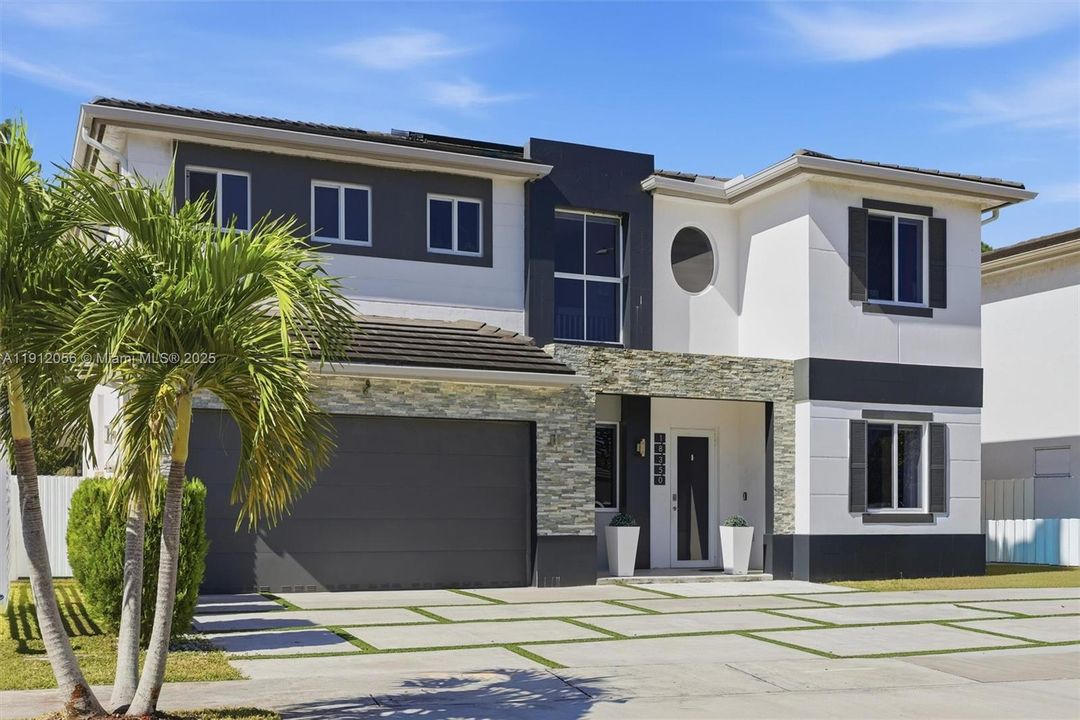 For Sale: $930,000 (5 beds, 3 baths, 2746 Square Feet)