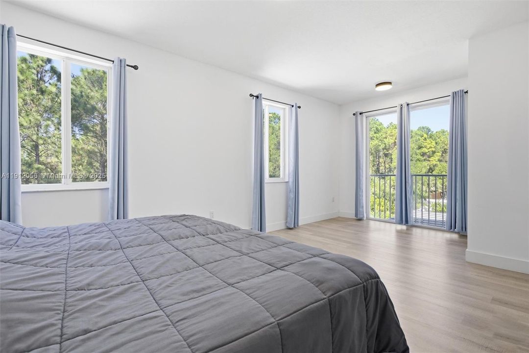 For Sale: $930,000 (5 beds, 3 baths, 2746 Square Feet)