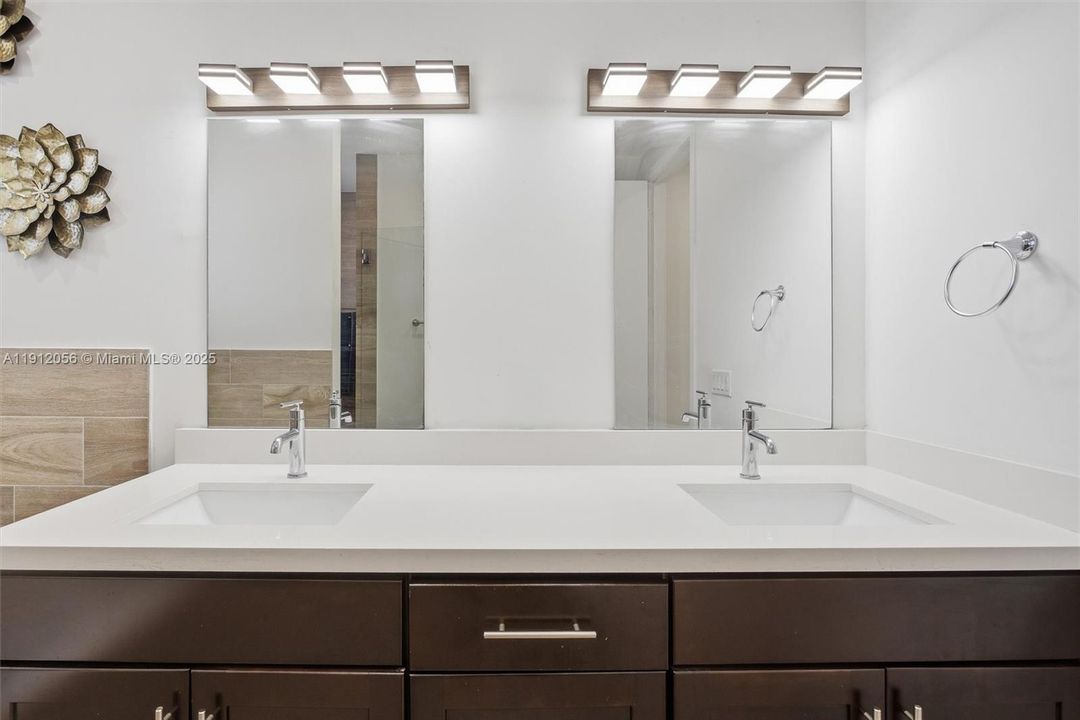 For Sale: $930,000 (5 beds, 3 baths, 2746 Square Feet)