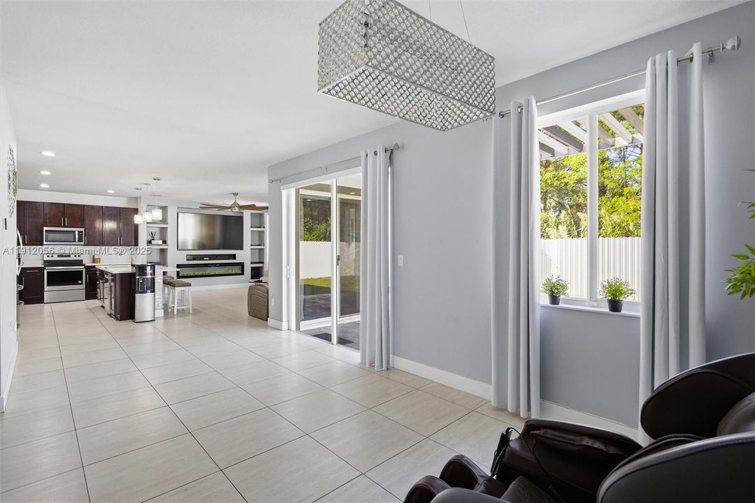 For Sale: $930,000 (5 beds, 3 baths, 2746 Square Feet)