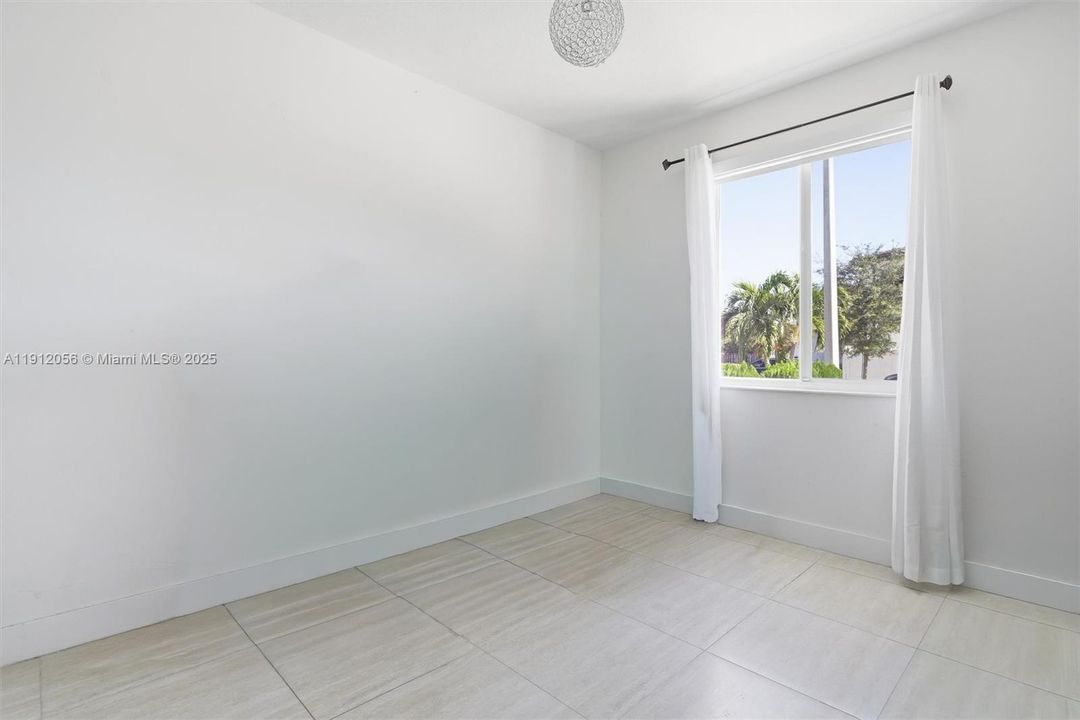 For Sale: $930,000 (5 beds, 3 baths, 2746 Square Feet)