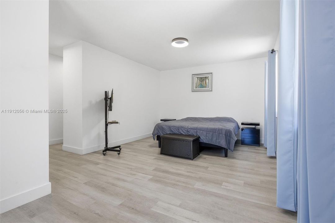 For Sale: $930,000 (5 beds, 3 baths, 2746 Square Feet)