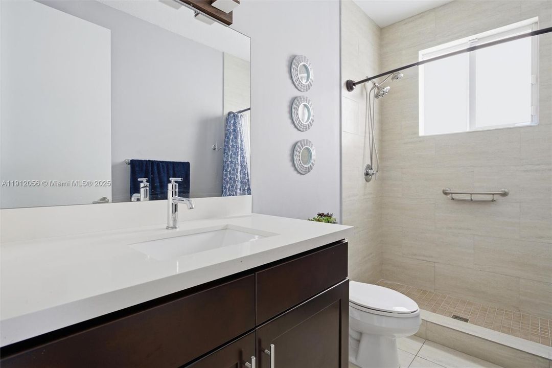 For Sale: $930,000 (5 beds, 3 baths, 2746 Square Feet)