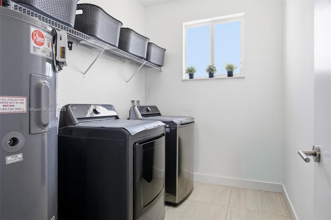 For Sale: $930,000 (5 beds, 3 baths, 2746 Square Feet)