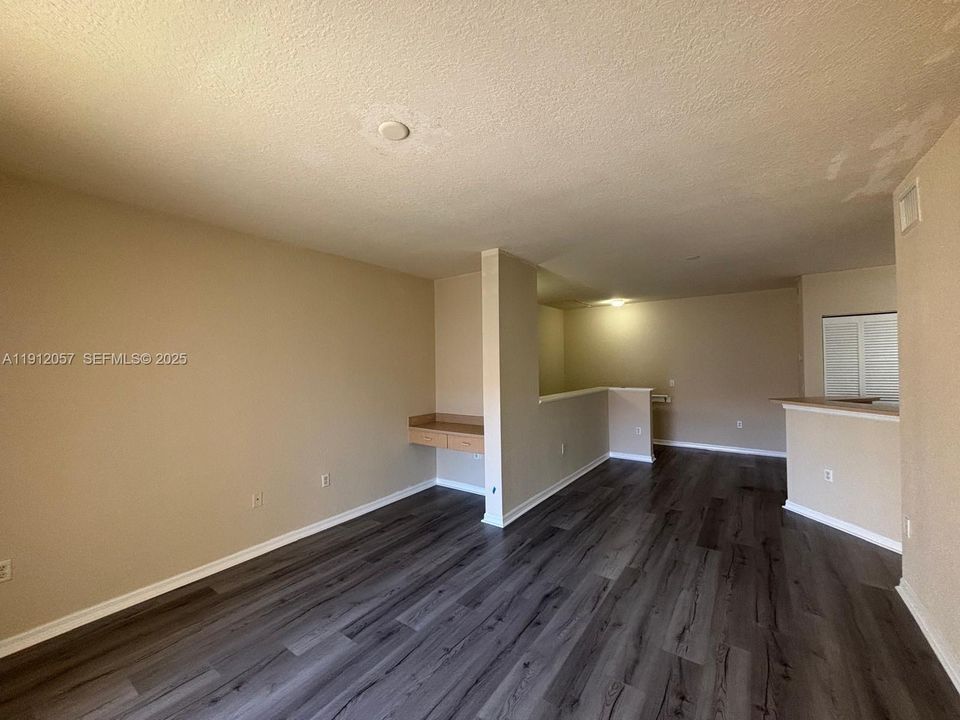 For Rent: $2,500 (3 beds, 2 baths, 1306 Square Feet)