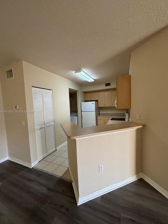 For Rent: $2,500 (3 beds, 2 baths, 1306 Square Feet)