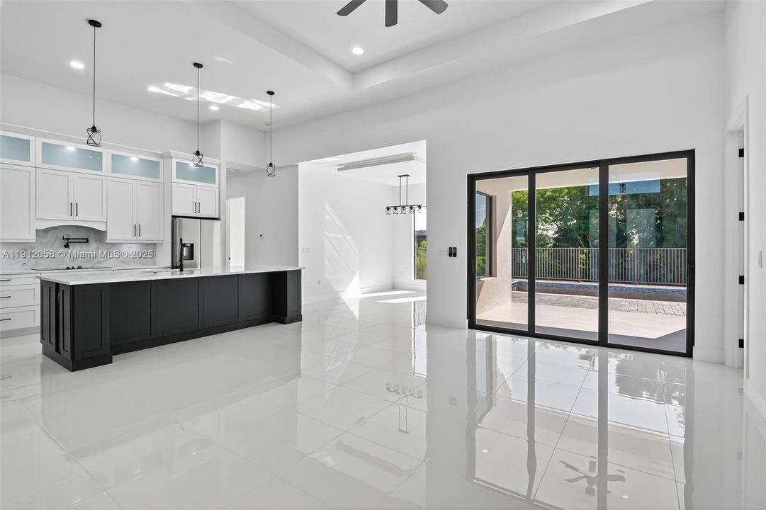 На продажу: $74,900 (0.23 acres)