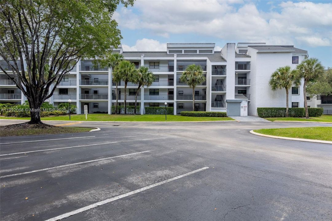 Под контрактом: $3,000 (2 спален, 2 ванн, 1292 Квадратных фут)