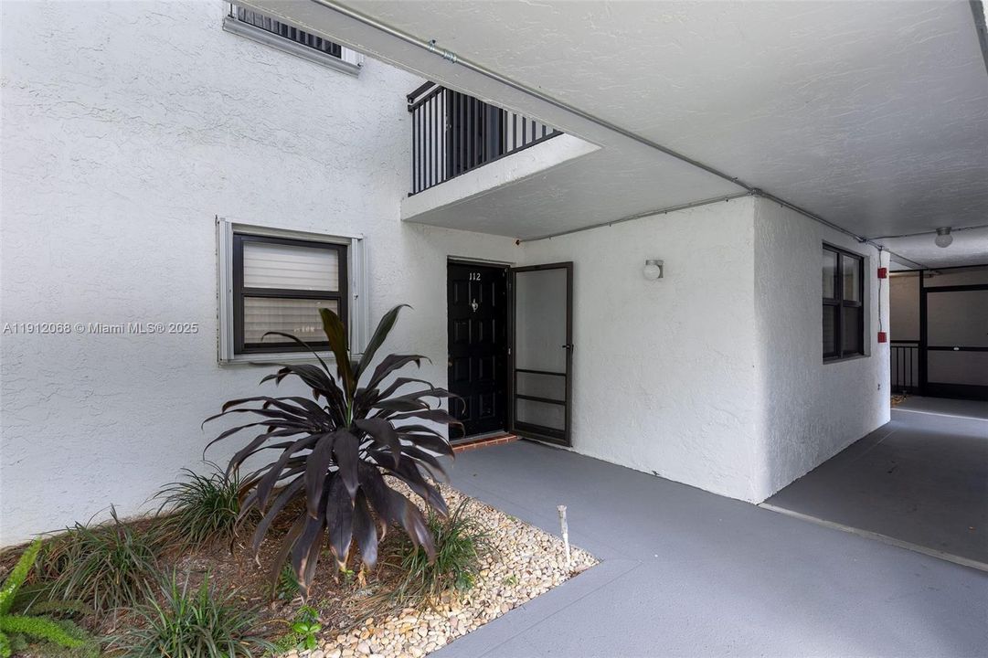 Под контрактом: $3,000 (2 спален, 2 ванн, 1292 Квадратных фут)