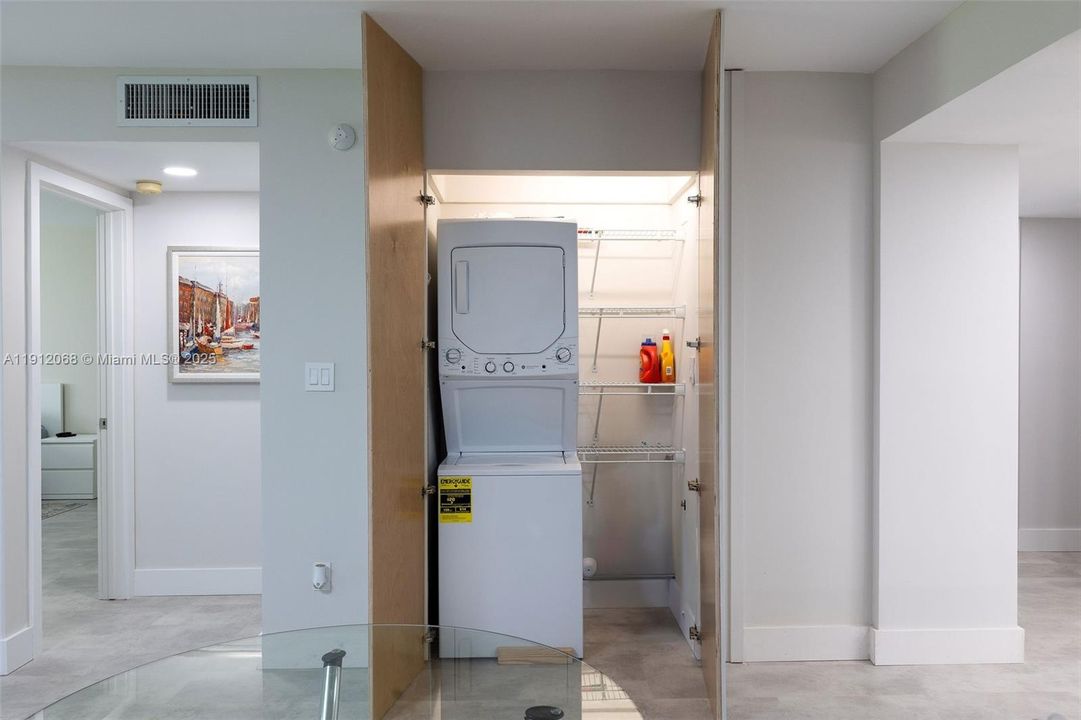 Под контрактом: $3,000 (2 спален, 2 ванн, 1292 Квадратных фут)