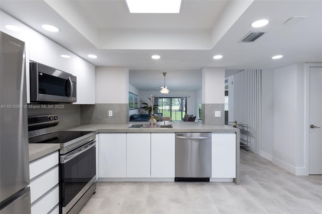 Под контрактом: $3,000 (2 спален, 2 ванн, 1292 Квадратных фут)