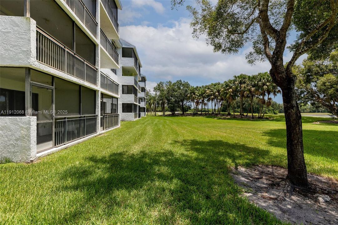 Под контрактом: $3,000 (2 спален, 2 ванн, 1292 Квадратных фут)