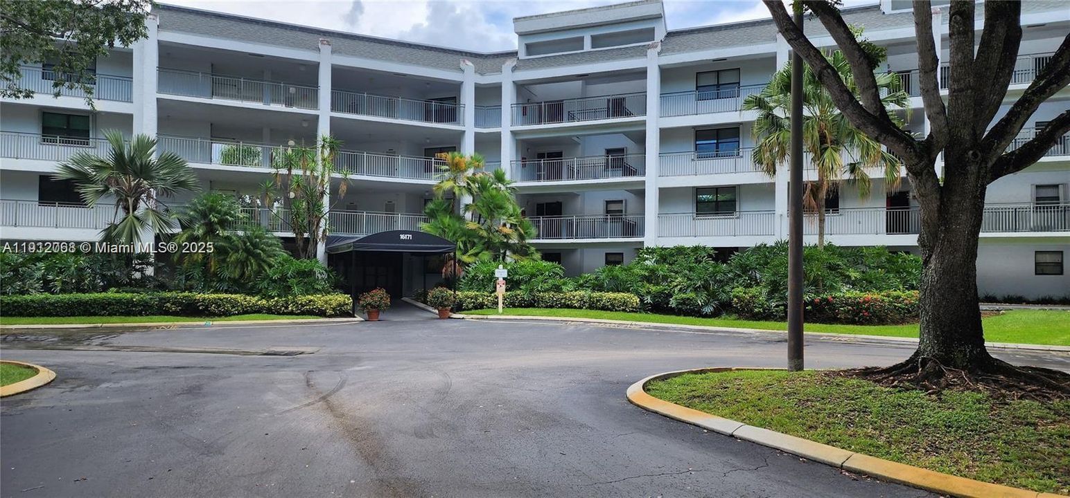 Под контрактом: $3,000 (2 спален, 2 ванн, 1292 Квадратных фут)