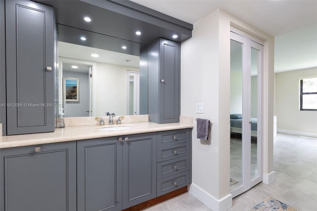 Под контрактом: $3,000 (2 спален, 2 ванн, 1292 Квадратных фут)