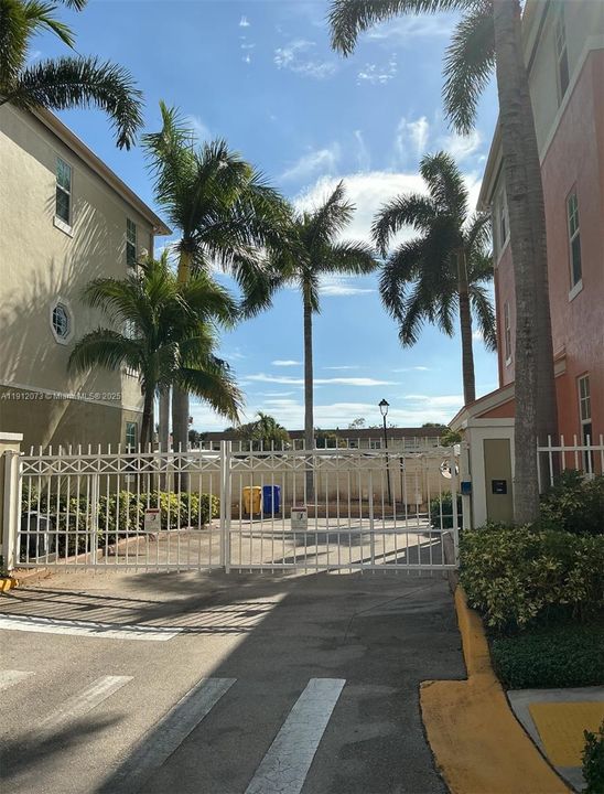 出租: $3,500 (2 贝兹, 2 浴室, 1613 平方英尺)