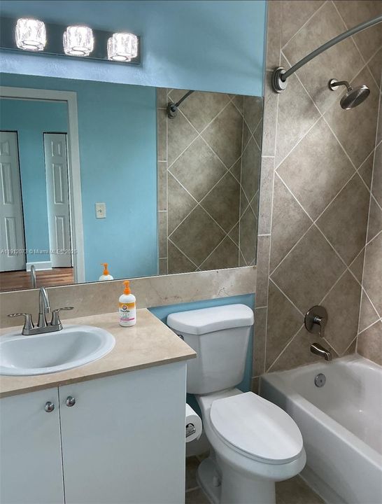 出租: $3,500 (2 贝兹, 2 浴室, 1613 平方英尺)