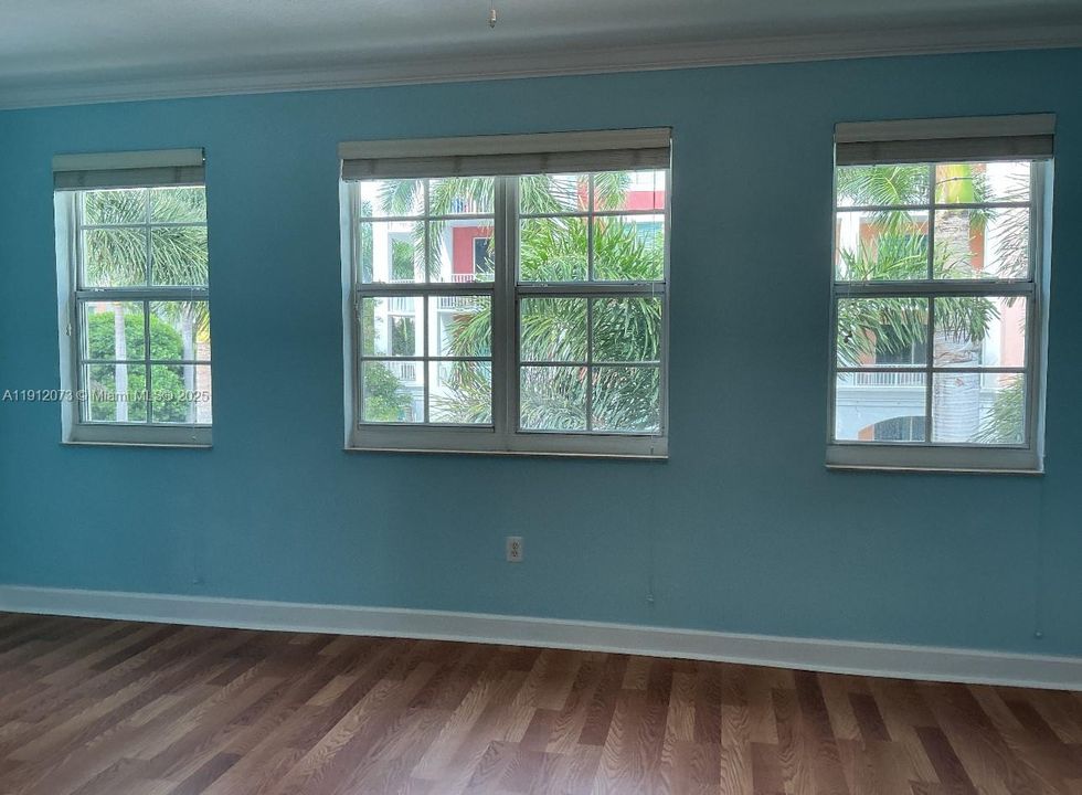 出租: $3,500 (2 贝兹, 2 浴室, 1613 平方英尺)