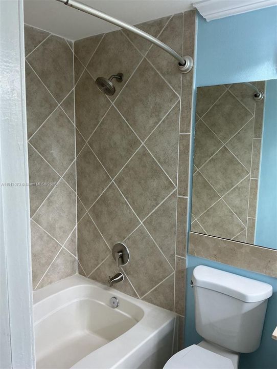 出租: $3,500 (2 贝兹, 2 浴室, 1613 平方英尺)