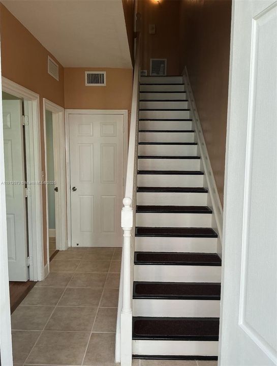 出租: $3,500 (2 贝兹, 2 浴室, 1613 平方英尺)