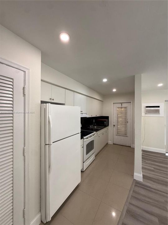 For Rent: $1,650 (1 beds, 1 baths, 8199 Square Feet)