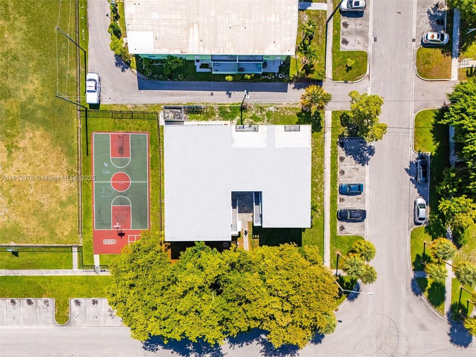 For Rent: $1,650 (1 beds, 1 baths, 8199 Square Feet)