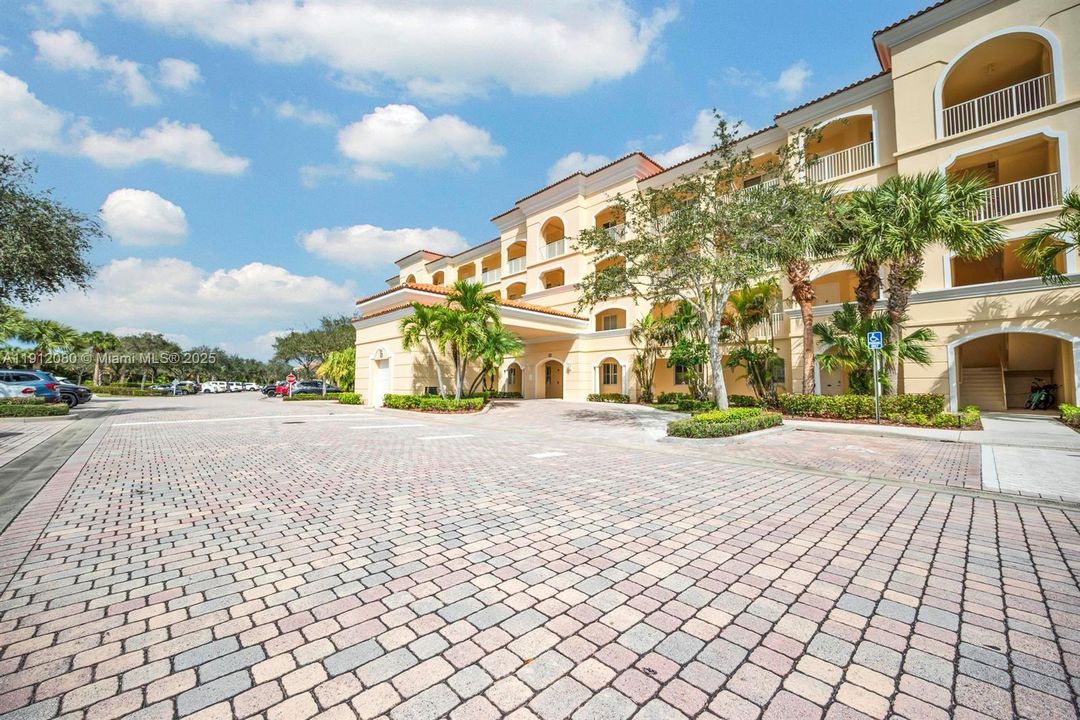 出租: $2,500 (2 贝兹, 2 浴室, 1989 平方英尺)