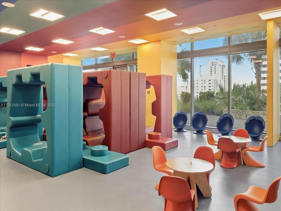 Active With Contract: $1,150,000 (2 beds, 2 baths, 1264 Square Feet)