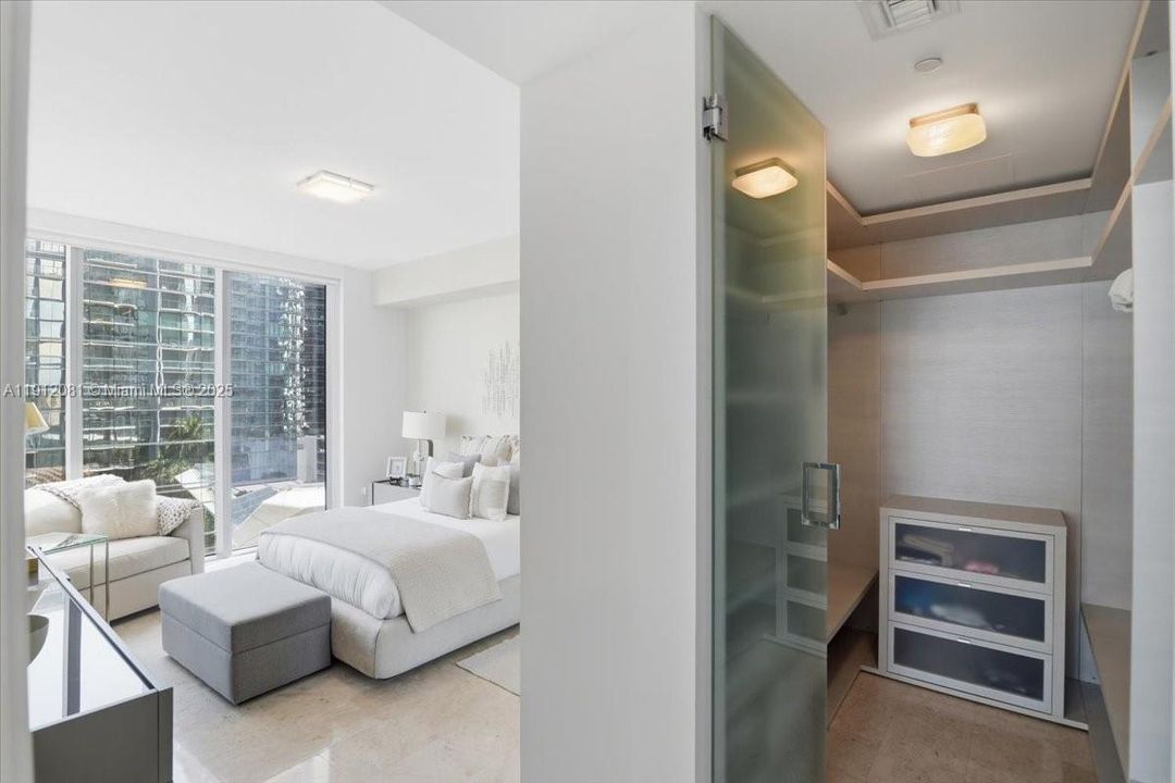 Active With Contract: $1,150,000 (2 beds, 2 baths, 1264 Square Feet)